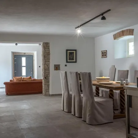 Moderno 3 Casa Vecchia *