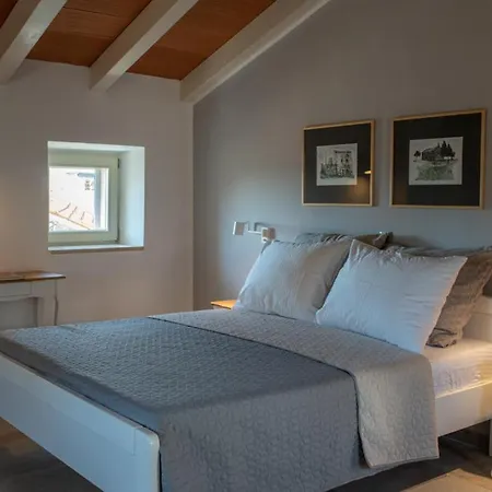 Moderno 3 Casa Vecchia * Перой