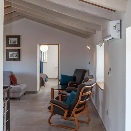 Moderno 3 Casa Vecchia *