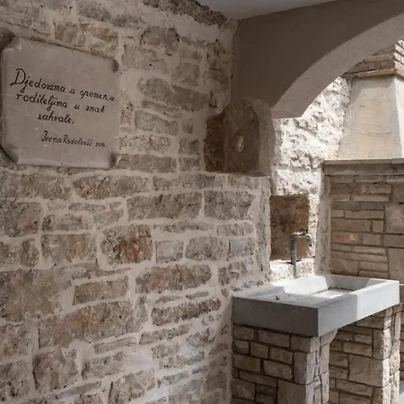 Moderno 3 Casa Vecchia *