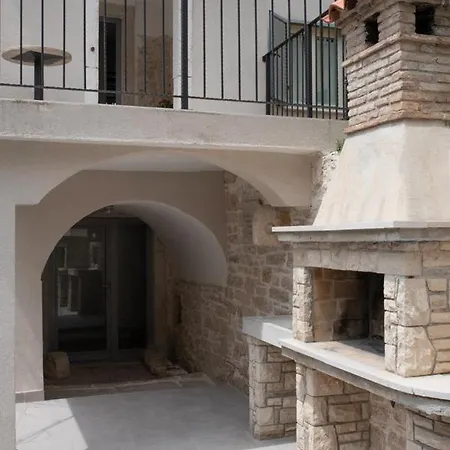 Moderno 3 Casa Vecchia * Перой