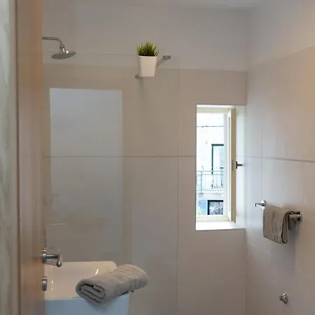 Moderno 3 Casa Vecchia بيروغ