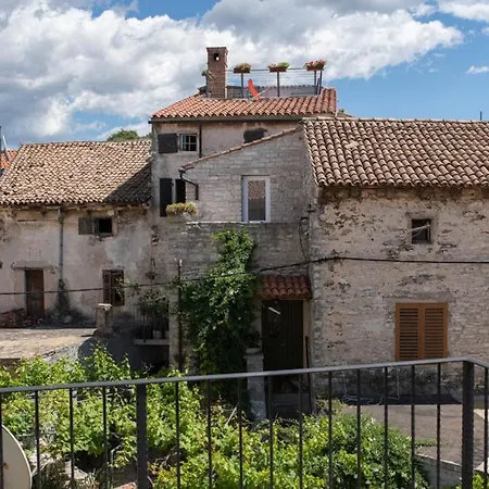 Moderno 3 Casa Vecchia * פרוי