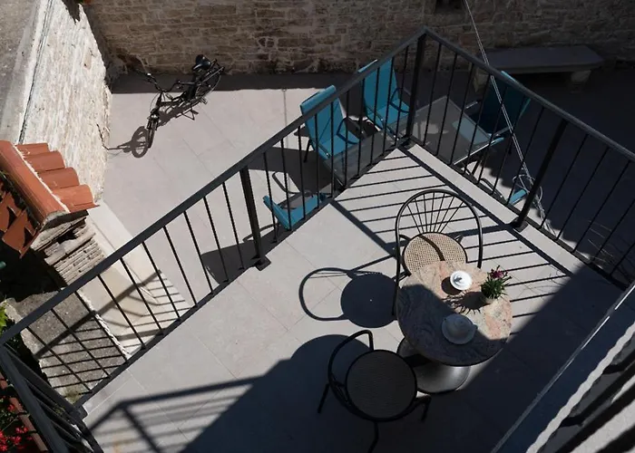 Moderno 3 Casa Vecchia * Peroj